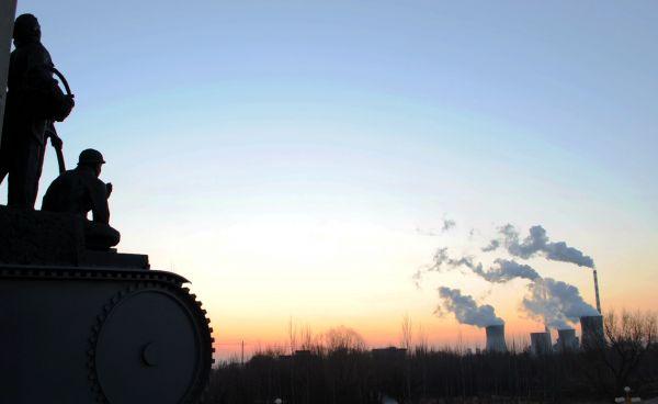 美媒关注中国停建100多座火电厂：控雾霾遏产能