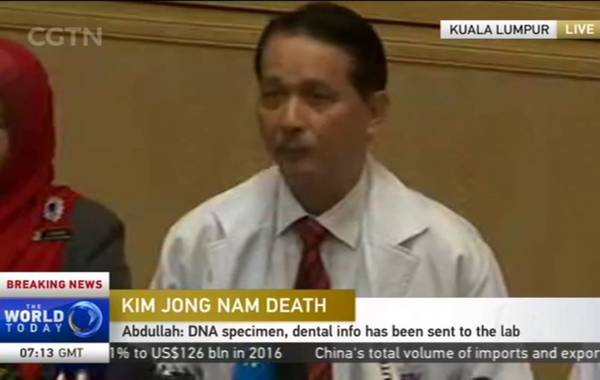 综合外媒报道，2月21日下午，马来西亚方面在吉隆坡中央医院门口举行有关金正男遇害案的发布会。马方卫生官员出席。