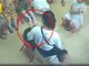 实拍郑州红苹果幼儿园老师连打幼童打出鼻血