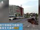 实拍杭州一路口突发路面塌方 系一个月内第二次